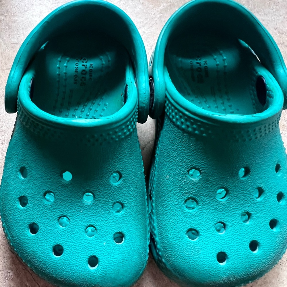 crocs green toddler size 3